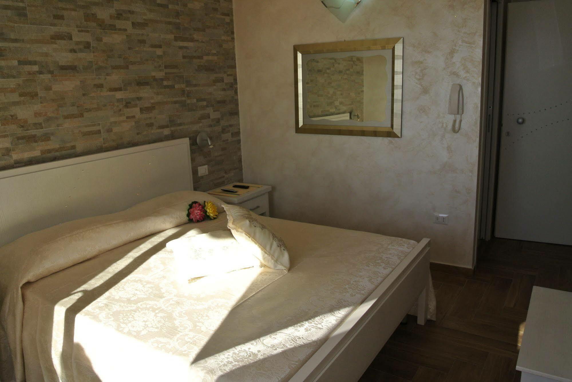 La Perla Del Tirreno Bed & Breakfast 4*
