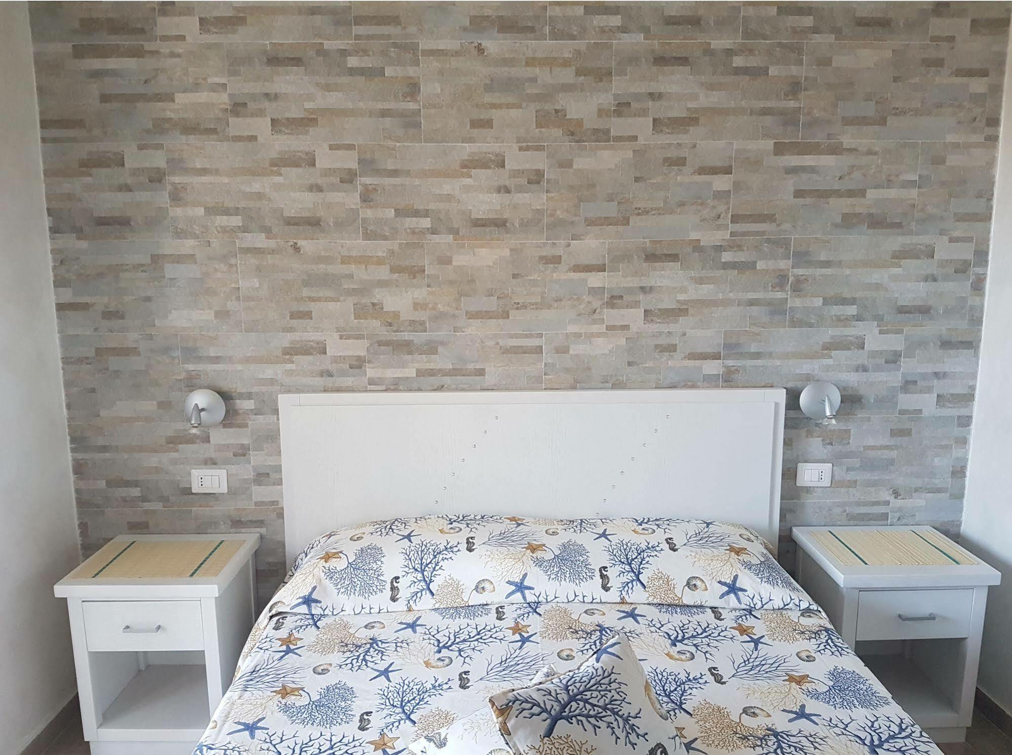La Perla Del Tirreno Bed & Breakfast 4*