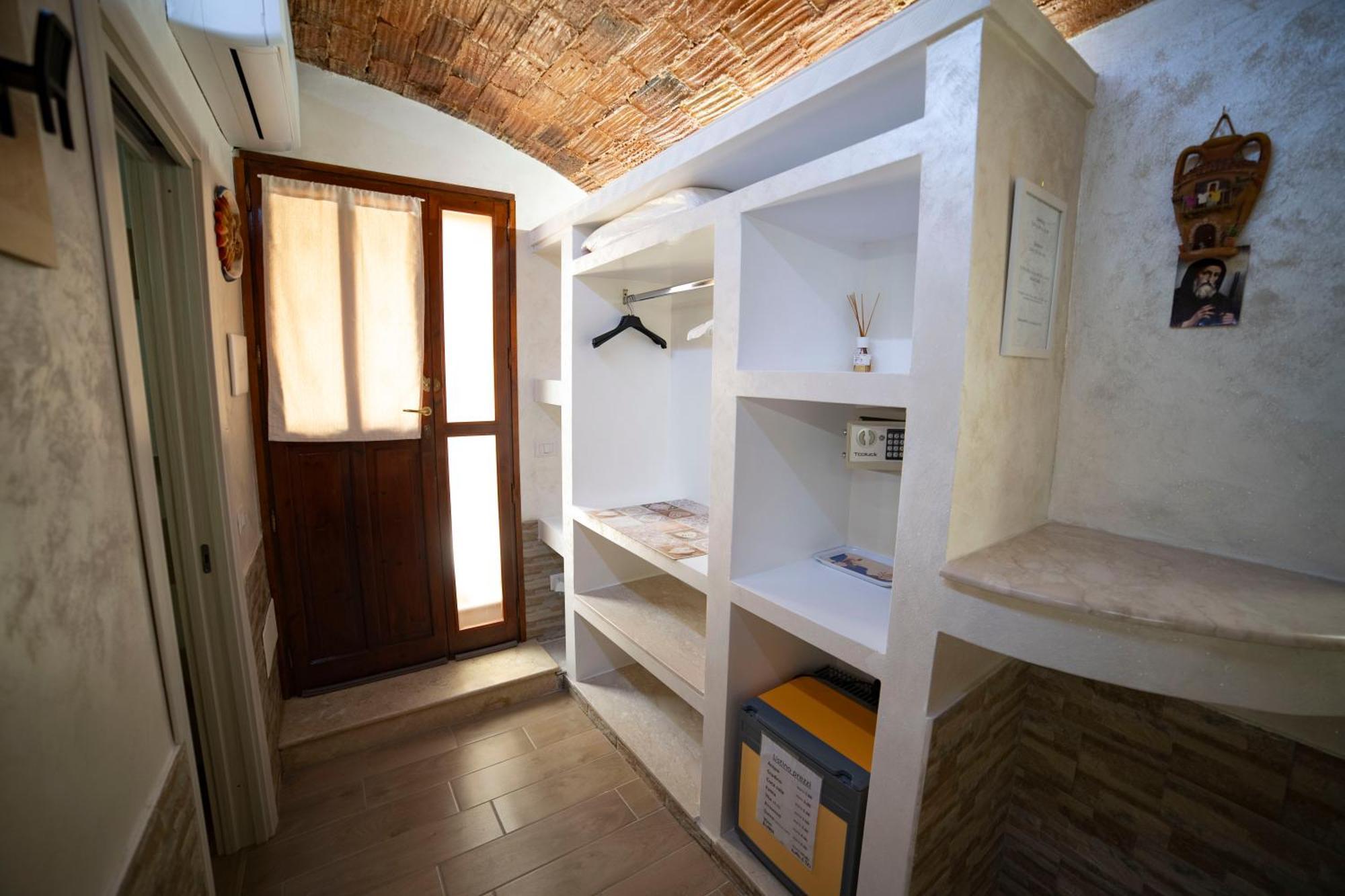 La Perla Del Tirreno Bed & Breakfast 4*