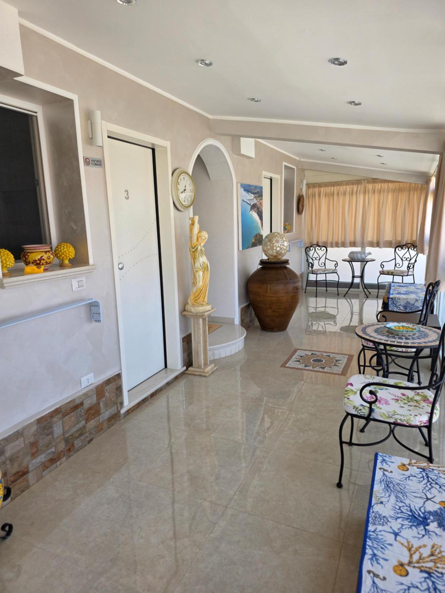 La Perla Del Tirreno Bed & Breakfast