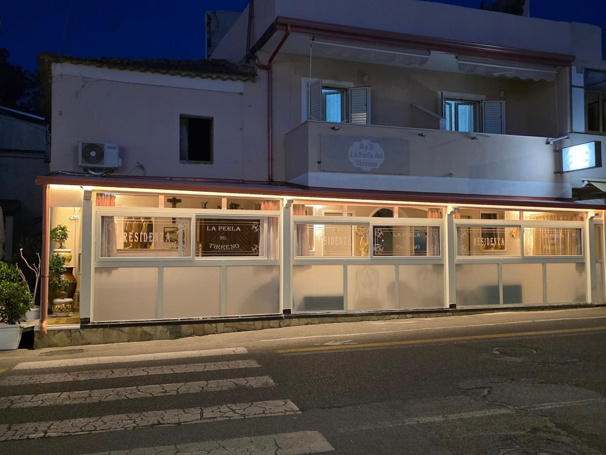 Bed & Breakfast La Perla Del Tirreno 4*