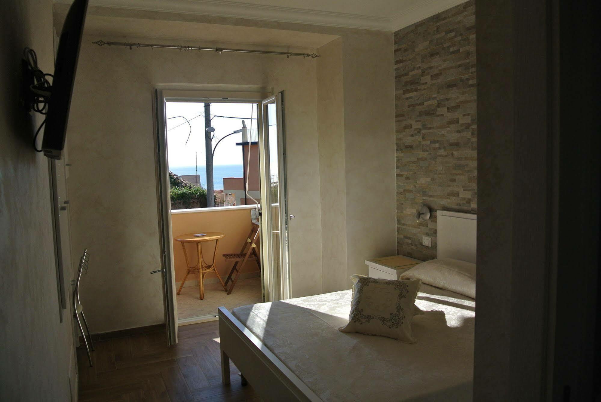 La Perla Del Tirreno Couette-café 4*
